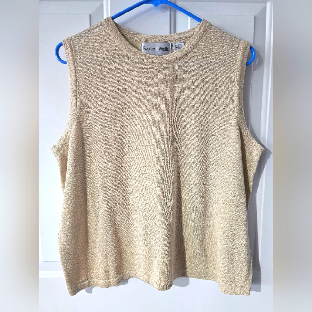 Woman's knit sleeveless blouse
